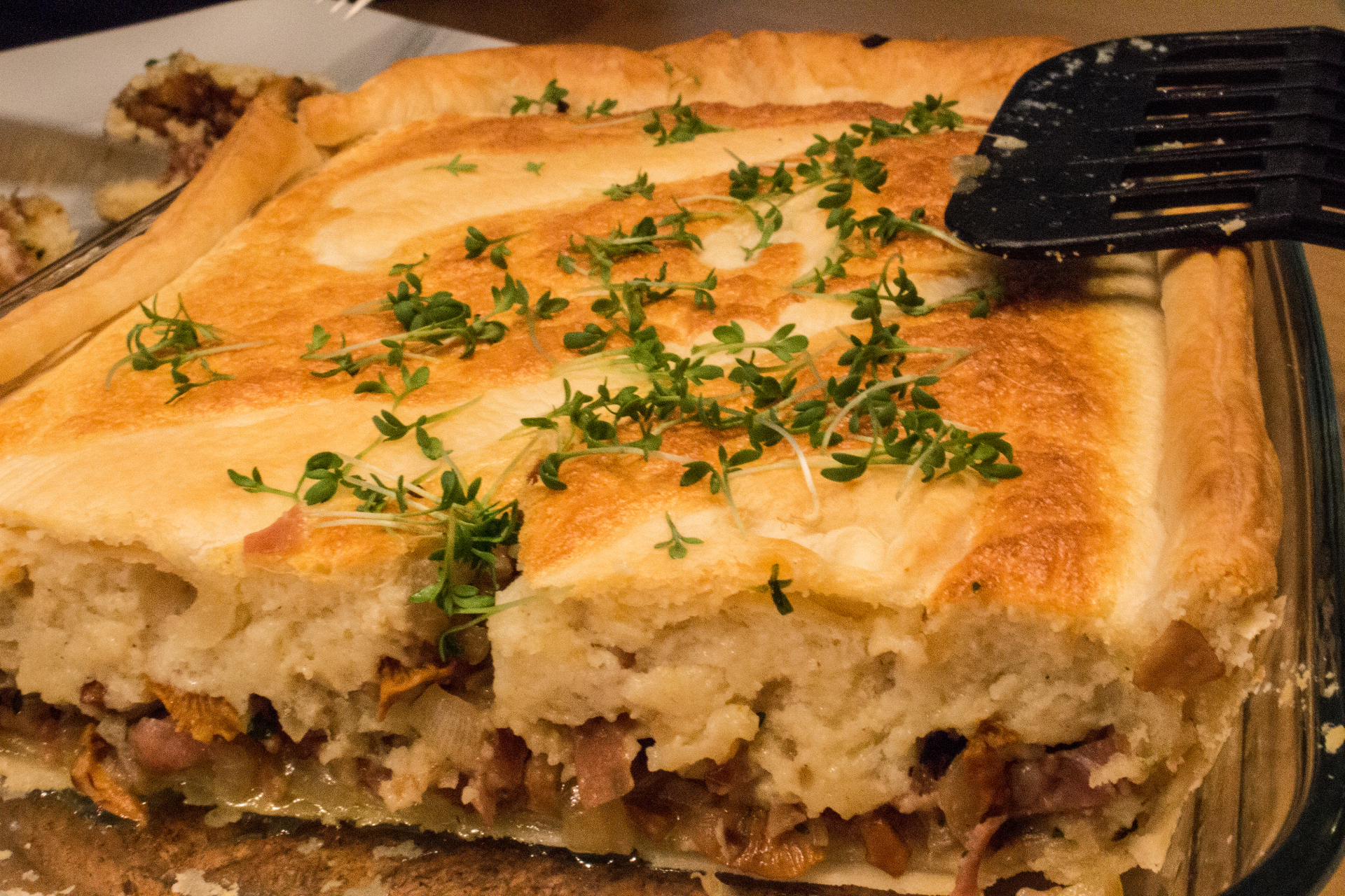 Eierschwammerl Kresse Quiche fertig Schnitt